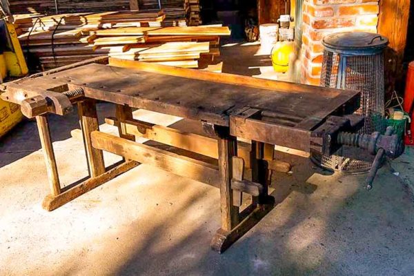 Ristrutturazione banco da lavoro in legno